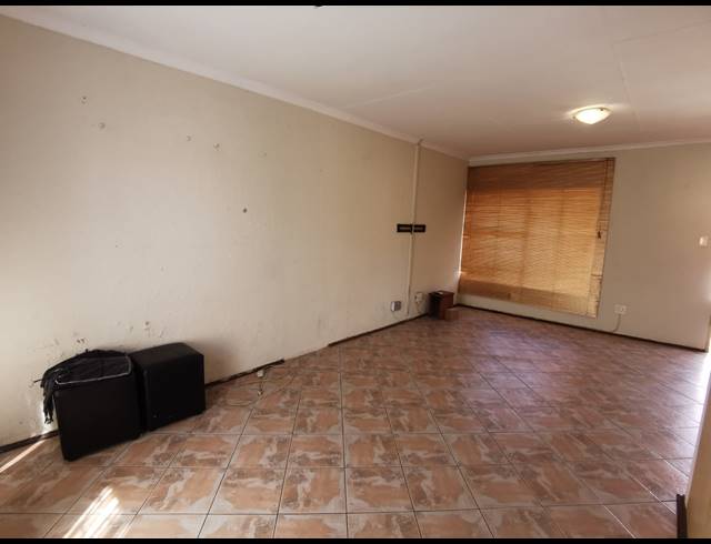 1 BEDROOM SIMPLEX FOR SALE IN VAN DYK PARK